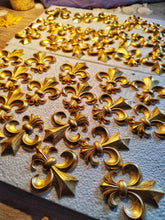 Load image into Gallery viewer, Imitation Gold Leaf Sheets: Gilding Decoration (25pcs 14x14cm) 5 1/2 inch