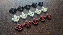 Load image into Gallery viewer, Silicone mold for mini Fleur De Lys appliques 5+5 , Fleur de lis Applique, Fleur de lys Mould, Molds for Clay, Molds For Resin, furniture moldings (Copy)