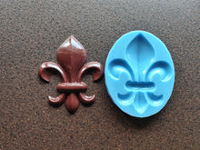 Load image into Gallery viewer, Fleur de Lis Silicone Mold: Vintage Heraldic Embellishments (14.7cm), Fleur de lis Applique, Fleur de lys Mould, Molds for Clay, Molds For Resin, furniture moldings (Copy) (Copy) (Copy)
