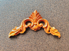 Load image into Gallery viewer, Furniture decorative Corners with wood texture Appliques: Furniture Embellishment (19x19cm)