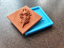 Load image into Gallery viewer, Feather Tile Silicone Mold: DIY Plaster Concrete Mould (9.8x9.8cm)