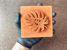 Load image into Gallery viewer, Silicone Mold for square tile with palm leaf volumetric element: Square Tile DIY, Concrete, Plaster