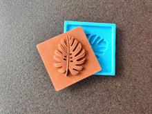 Load image into Gallery viewer, Silicone Mold for square tile with palm leaf volumetric element: Square Tile DIY, Concrete, Plaster