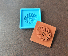 Load image into Gallery viewer, Silicone Mold for square tile with palm leaf volumetric element: Square Tile DIY, Concrete, Plaster