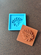 Load image into Gallery viewer, Silicone Mold for square tile with palm leaf volumetric element: Square Tile DIY, Concrete, Plaster
