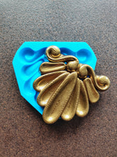 Load image into Gallery viewer, Silicone mold for a large shell with a wood texture 14.8 x 14cm, Furniture carving.
