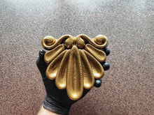 Load image into Gallery viewer, Silicone mold for a large shell with a wood texture 14.8 x 14cm, Furniture carving.