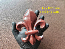 Load image into Gallery viewer, Fleur de Lis Silicone Mold: Vintage Heraldic Embellishments (14.7cm), Fleur de lis Applique, Fleur de lys Mould, Molds for Clay, Molds For Resin, furniture moldings (Copy) (Copy) (Copy)