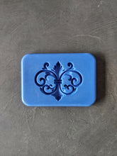 Load image into Gallery viewer, Silicone mold for small furniture embellishment