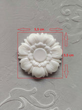 Load image into Gallery viewer, Round Flower Silicone Mould