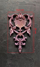 Load image into Gallery viewer, Vertical furniture pediment with shell element 19cm high