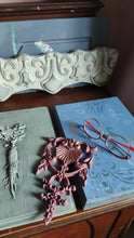 Load image into Gallery viewer, Vertical furniture pediment with shell element 19cm high