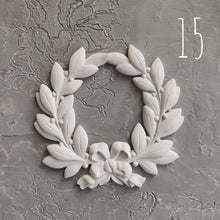 Load image into Gallery viewer, Wreath furniture molding