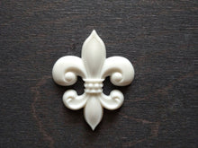 Load image into Gallery viewer, Fleur De Lys Resin Applique / Furniture Decorative Onlay