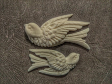 Load image into Gallery viewer, Birds Pair Resin Applique set (2psc)