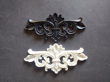 Load image into Gallery viewer, Central pediment silicone mold 16.8 cm long