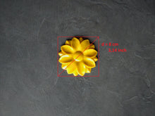 Load image into Gallery viewer, Flower Resin Applique