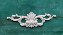Load image into Gallery viewer, Central pediment silicone mold 20cm long