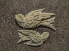 Load image into Gallery viewer, Birds Pair Onlays (2pcs),furniture applique, onlay mouldings, resin appliques, furniture decors, birds onlay, animal mouldings