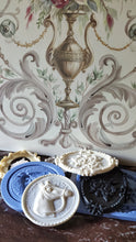 Load image into Gallery viewer, Horse head medallion d=15cm/5,9inch, furniture appliques, Horse cameo, wall medallion, resin mouldings
