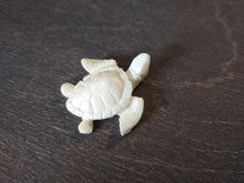 Load image into Gallery viewer, Turtle resin figurine 1.37 x 1.25 inch , Furniture applique, animal resin castings, aquarium decor, sea creatures, turlte onlay
