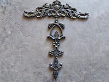 Load image into Gallery viewer, Central furniture resin embellishment pediment 30cm long, furniture appliques, wall pediments, vintage ornate upcycling
