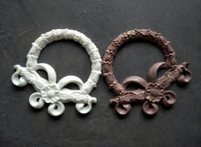 Load image into Gallery viewer, Wreath applique 14.7 cm, Christmas wreath, door wreath, resin moulding, resin ornate scrolls
