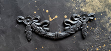 Load image into Gallery viewer, Furniture embellishment mold swag, wall pediments, shabby swag, furniture mouldings