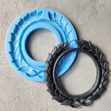 Load image into Gallery viewer, Large wreath silicone mold. For Furniture, Outdoors decorations, Walls, Doors and any other art projects