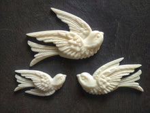 Load image into Gallery viewer, Swallows birds set (3pcs) // furniture appliques, dollhouse furniture, resin sculpture