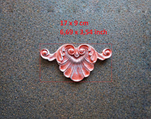 Load image into Gallery viewer, Silicone mold Vintage Shell pediment, shell moulding, furniture appliques, mold for clay, mold for resin, concrete mold