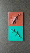 Load image into Gallery viewer, Silicone mold for 3d tiles with lizard applique 9.8*9.8cm / DIY tiles, tiles with animals, 3d handmade tiles