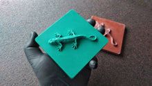 Load image into Gallery viewer, Silicone mold for 3d tiles with lizard applique 9.8*9.8cm / DIY tiles, tiles with animals, 3d handmade tiles