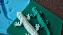 Load image into Gallery viewer, Silicone mold for 3d tiles with lizard applique 9.8*9.8cm / DIY tiles, tiles with animals, 3d handmade tiles