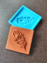 Load image into Gallery viewer, Feather Tile Silicone Mold: DIY Plaster Concrete Mould (9.8x9.8cm)
