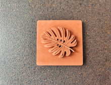 Load image into Gallery viewer, Silicone Mold for square tile with palm leaf volumetric element: Square Tile DIY, Concrete, Plaster
