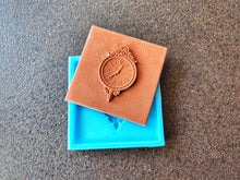 Load image into Gallery viewer, Silicone Mold for square tile with volumetric Vintage Watch element : Concrete, Cement, Resin
