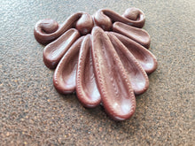 Load image into Gallery viewer, Silicone mold for a large shell with a wood texture 14.8 x 14cm, Furniture carving.
