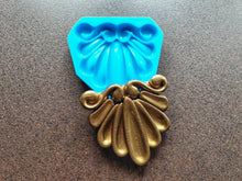 Load image into Gallery viewer, Silicone mold for a large shell with a wood texture 14.8 x 14cm, Furniture carving.
