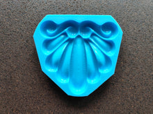 Load image into Gallery viewer, Silicone mold for a large shell with a wood texture 14.8 x 14cm, Furniture carving.
