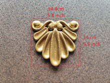 Load image into Gallery viewer, Silicone mold for a large shell with a wood texture 14.8 x 14cm, Furniture carving.
