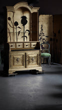 Load image into Gallery viewer, Imitation Gold Leaf Sheets: Gilding Decoration (25pcs 14x14cm) 5 1/2 inch
