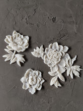 Load image into Gallery viewer, Flower Set Resin Appliques
