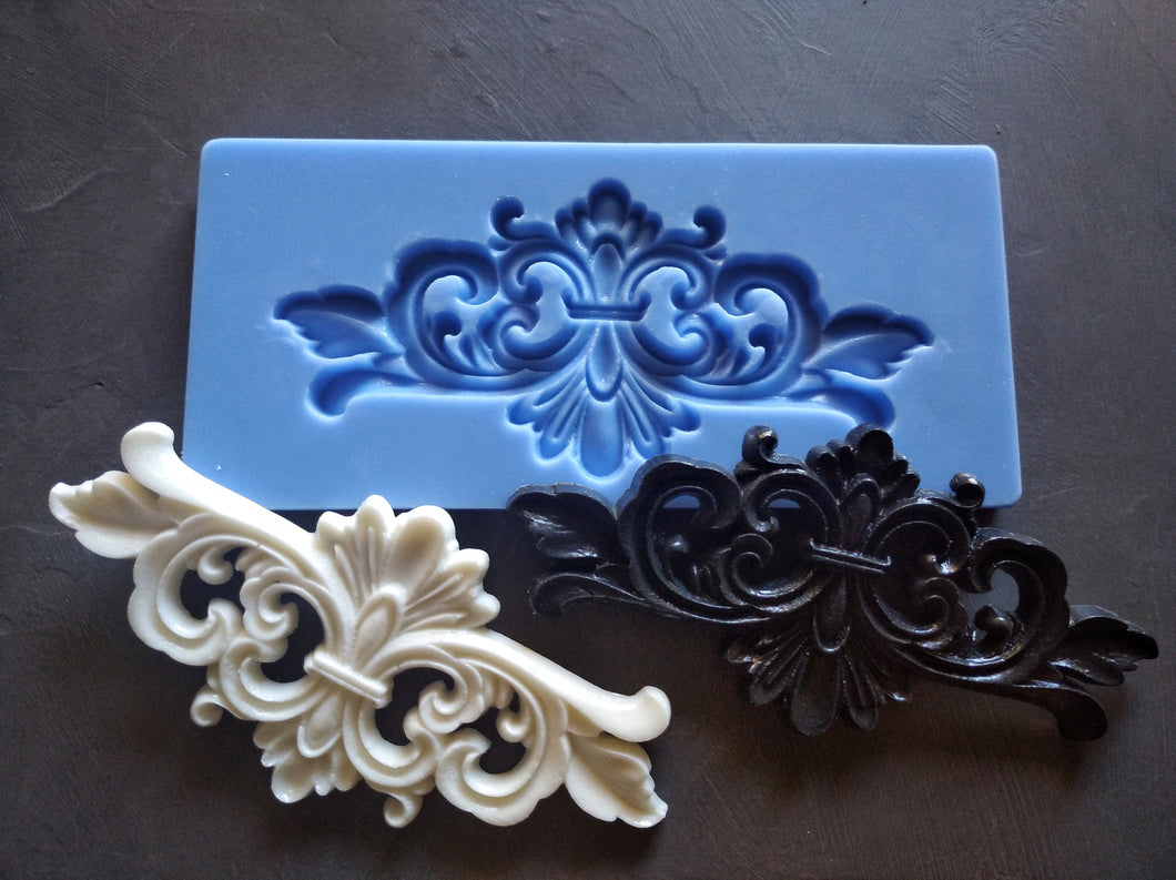 Central pediment silicone mold 16.8 cm long