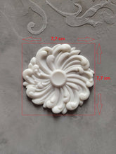 Load image into Gallery viewer, Resin decorative moulding , furnitre upcycling , whirpool decor , furniture appliques
