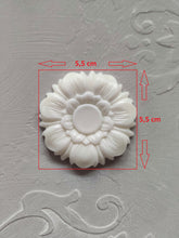 Load image into Gallery viewer, Round flower resin moulding 5.5cm, Furniture Appliques, Resin 3D flowers, carved elements, flower 3d onlay

