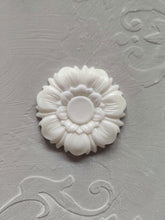 Load image into Gallery viewer, Round flower resin moulding 5.5cm, Furniture Appliques, Resin 3D flowers, carved elements, flower 3d onlay
