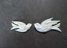 Load image into Gallery viewer, Birds Pair Onlays (2pcs),furniture applique, onlay mouldings, resin appliques, furniture decors, birds onlay, animal mouldings
