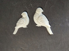 Load image into Gallery viewer, Birds Pair resin pigeons (2pcs) , pigeons appliques, birds onlays, resin mouldings, furniture appliques, animal resin castings

