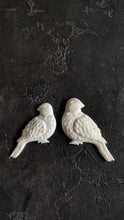 Load image into Gallery viewer, Birds Pair resin pigeons (2pcs) , pigeons appliques, birds onlays, resin mouldings, furniture appliques, animal resin castings
